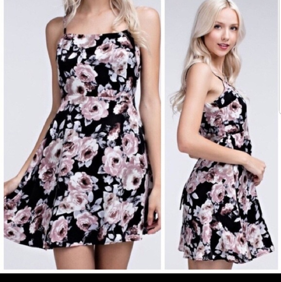 ❤316 Dresses & Skirts - Black floral fit and flare dress